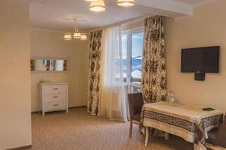 Отель Hotel&Restaurant Premium Club Яремче Двухуровневые апартаменты (для 4 взрослых)-1